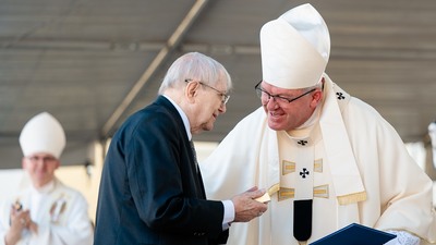 Řád sv. Cyrila a Metoděje obdržel pan Jiří Suchý; Foto: Člověk a víra