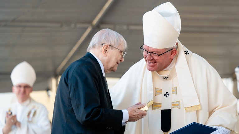 Řád sv. Cyrila a Metoděje obdržel pan Jiří Suchý; Foto: Člověk a víra