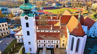 Letecký pohled na areál kláštera od východu; Foto: archiv BCB 