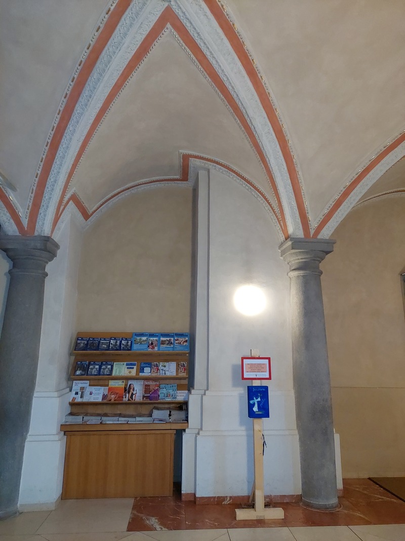 V katedrále sv. Mikuláše bude umístěna tato modrá schránka pro dopisy adresované Ježíškovi; Foto: archiv Pastoračního střediska
