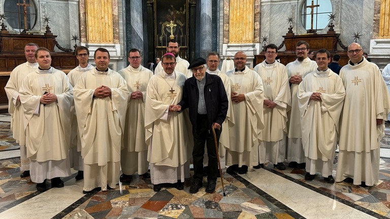 Mše svatá u oltáře svatého Petra v sakristii Baziliky svatého Petra; Foto: František Štěch Mše svatá u oltáře svatého Petra v sakristii Baziliky svatého Petra; Foto: František Štěch
